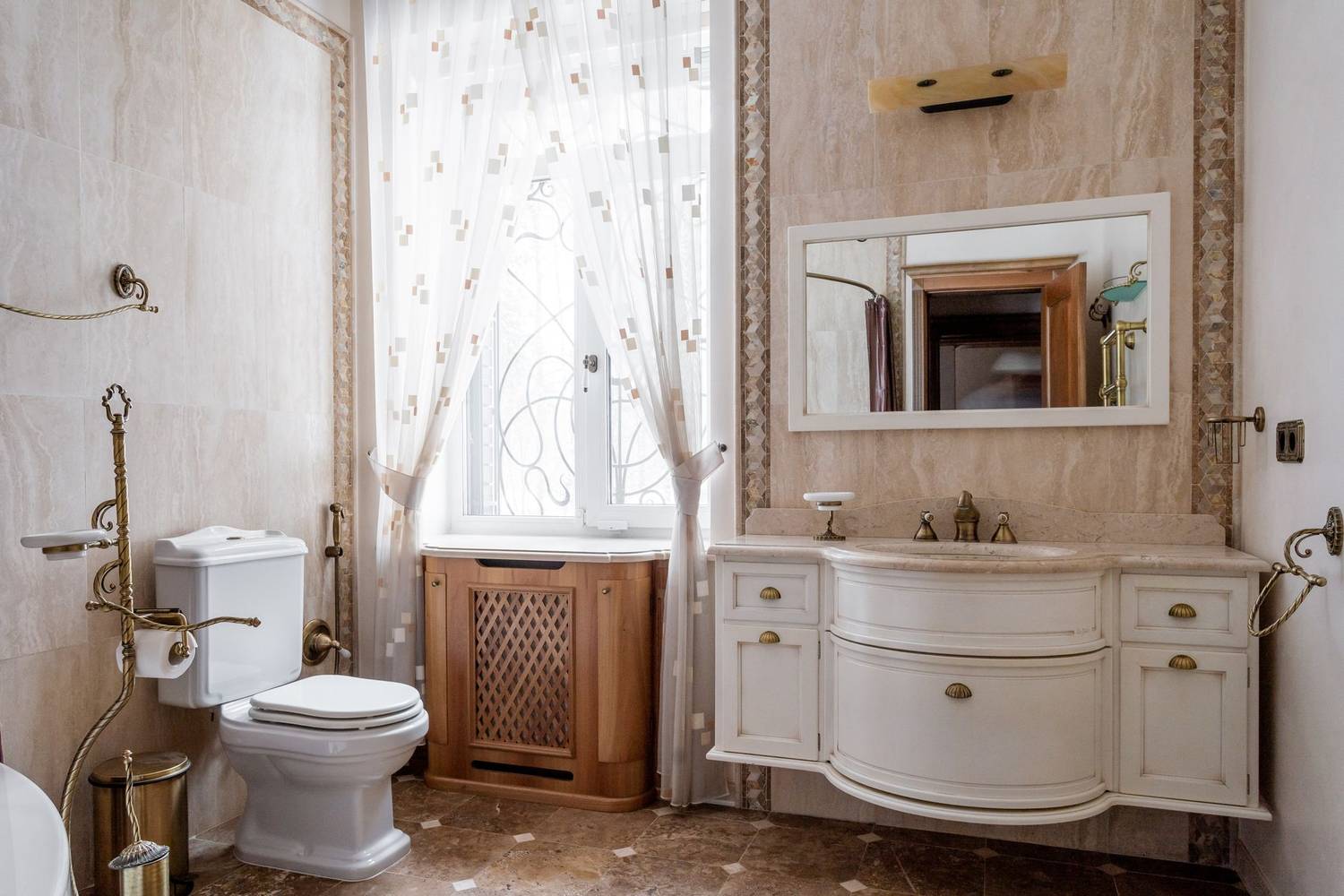 A tastefully designed vintage bathroom with classic fixtures and elegant decor.
